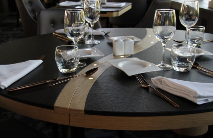 table sur mesure restaurant gastronomique