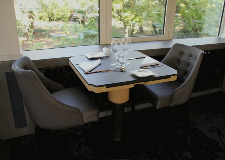 table sur mesure restaurant gastronomique