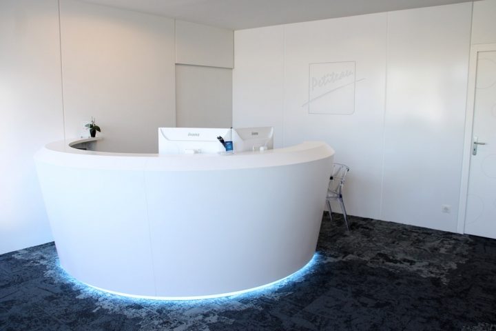 Réalisation de mobilier d’accueil sur mesure à Angers